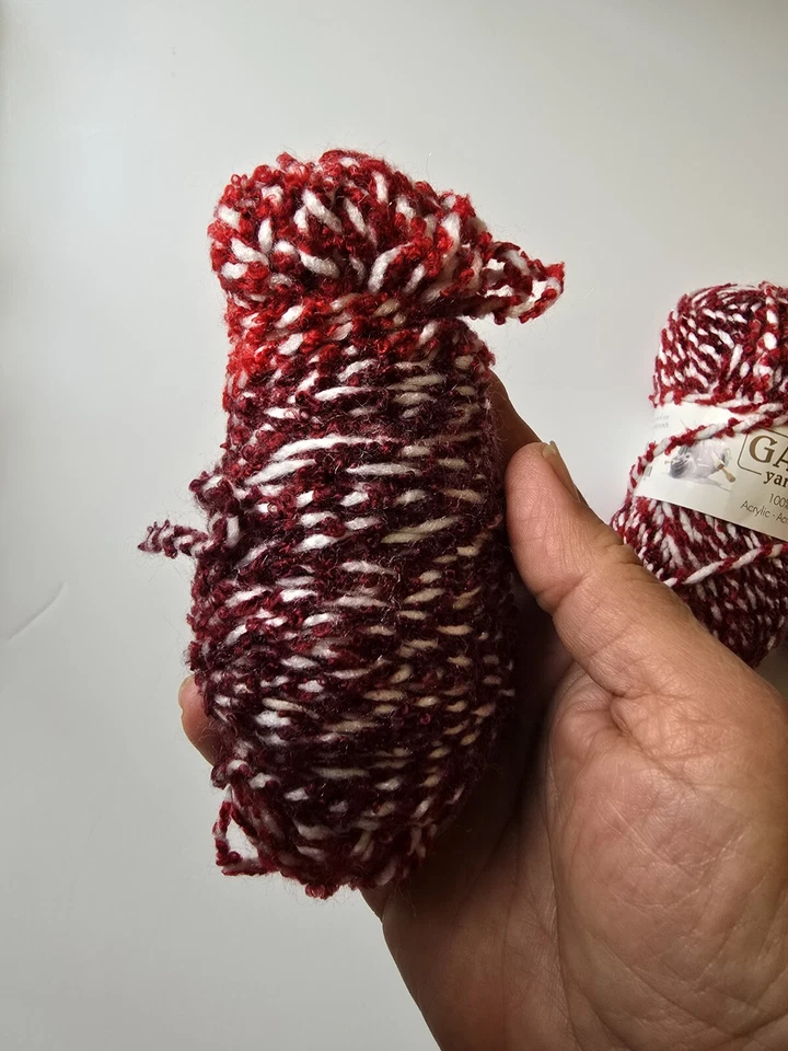 Red To Burgundy W/ White Gala Yarn 10oz/ 300gr - Image 3 of 3