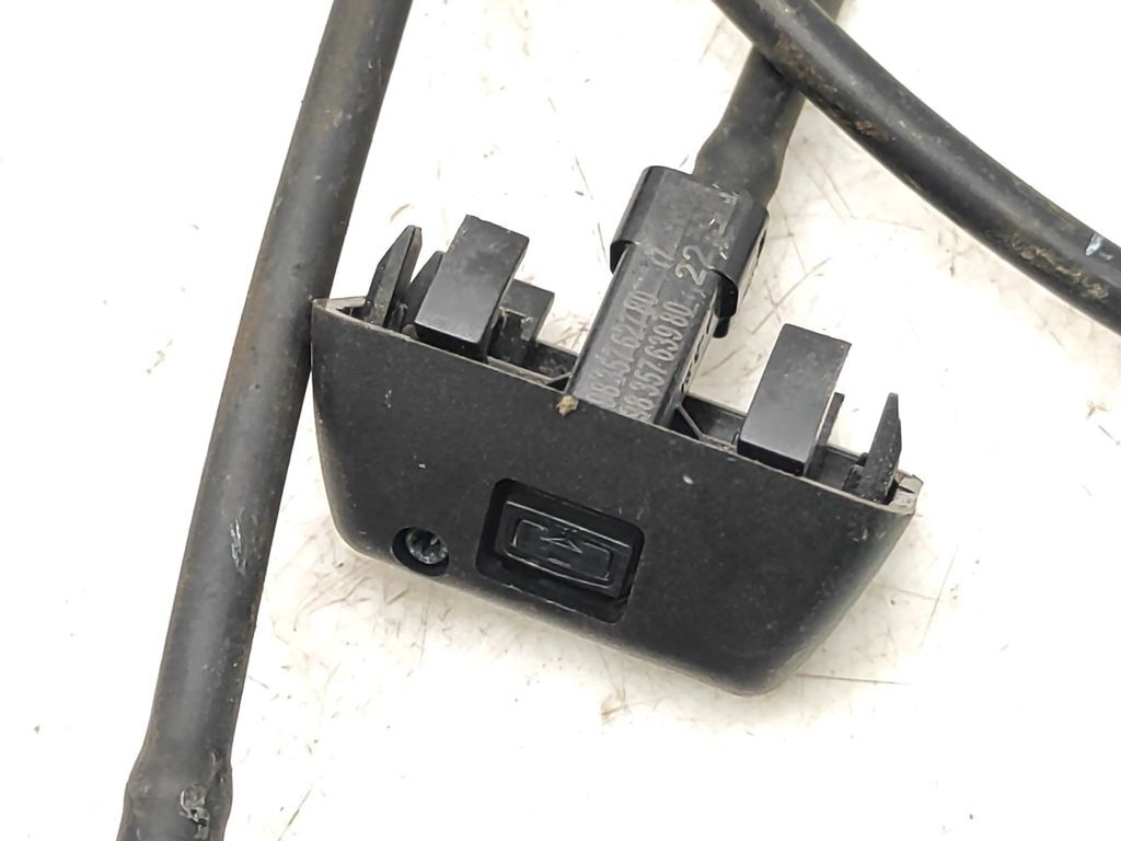 Opel Corsa-E (F) 50kWh 2022 Front Windshield washer spray