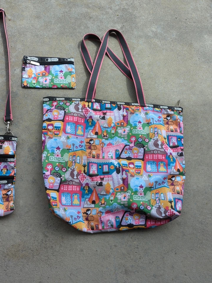 3 LeSportsac Dog Girls Summer Fun 3 Pocket Crossbody Bag Tote And Makeup Bag M37 - Image 3 of 4