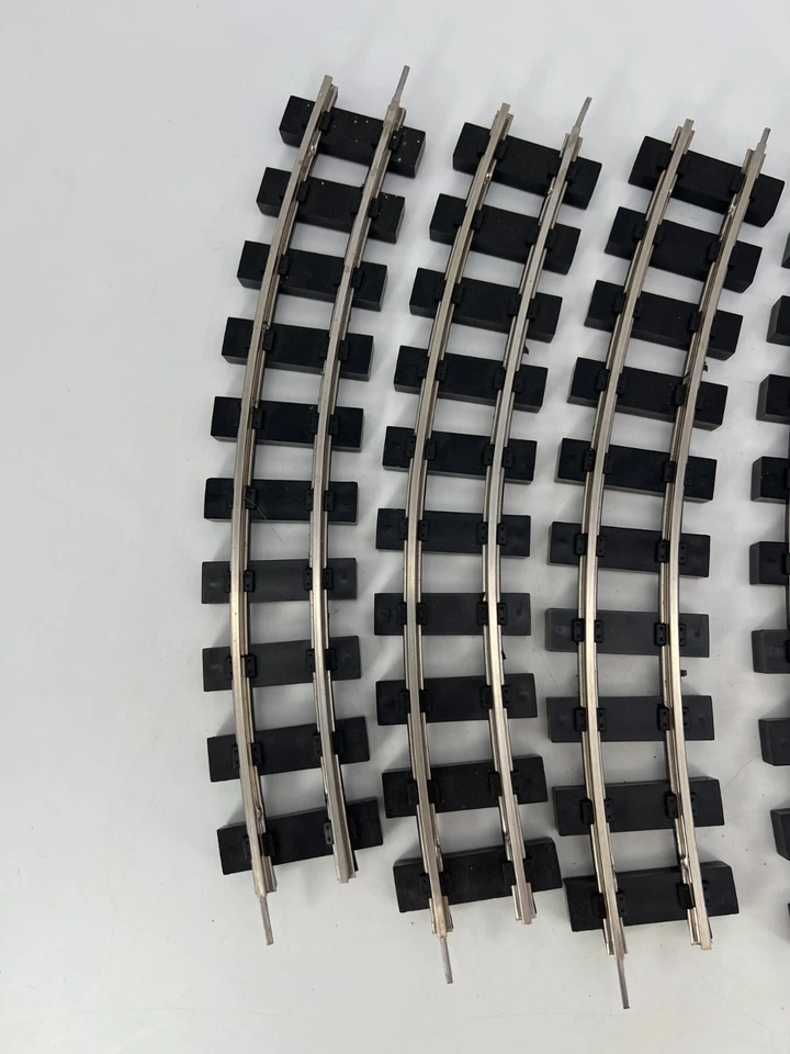 Unbranded O Gauge Lot of 6 Curved Track Good Condition - Image 2 of 4