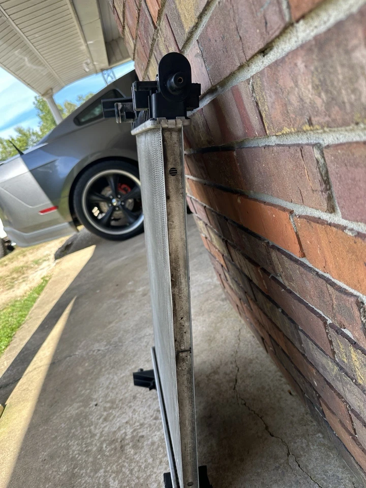 Radiator Out Of 2012 Ford Mustang GT. Has 72,000. Pulled To Replace With A 4 Row - Изображение 3 из 4