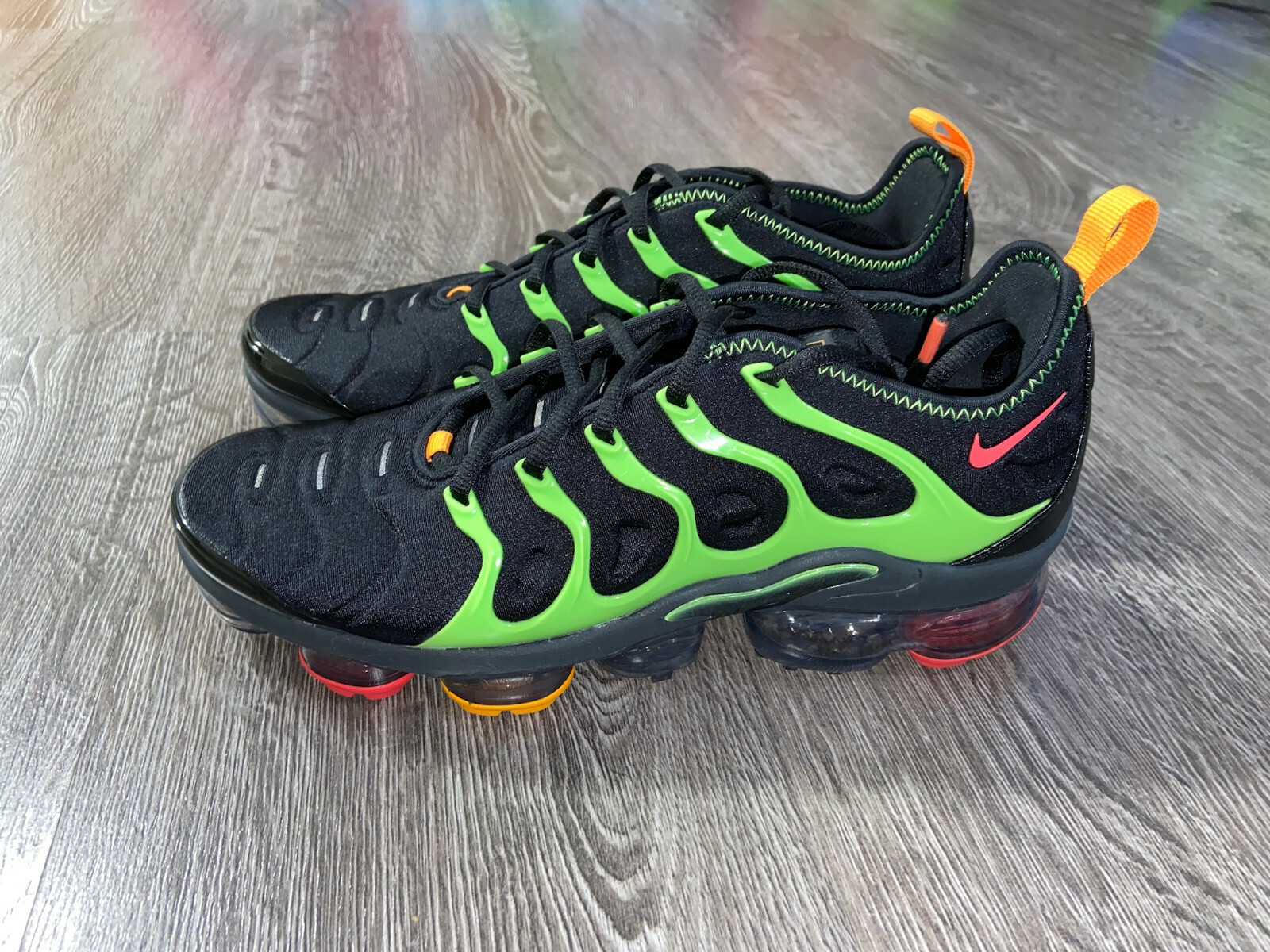 nike vapormax plus lime green