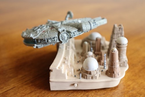 Hallmark Keepsake Ornament 2007 Star Wars Millennium Falcon The Adventure Begins - Picture 6 of 11