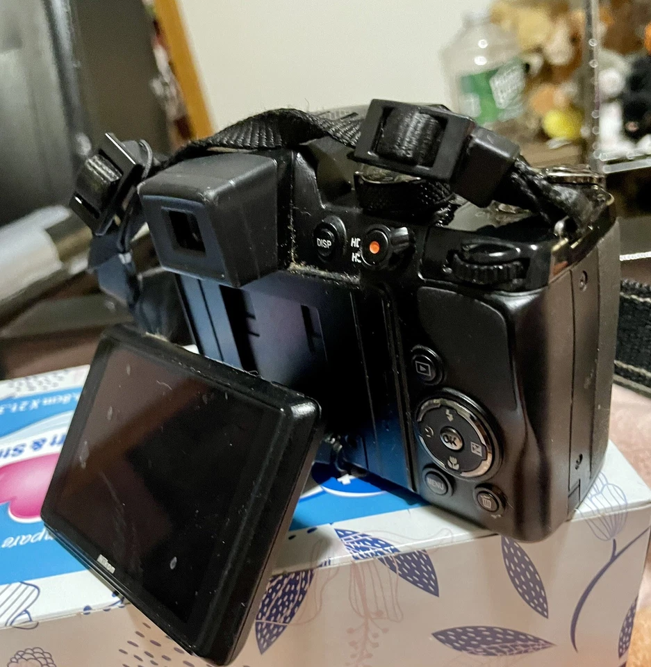 Cámara digital Nikon COOLPIX P100 10,3 MP - ¡No funciona se vende solo para piezas! Foto 2 de 4