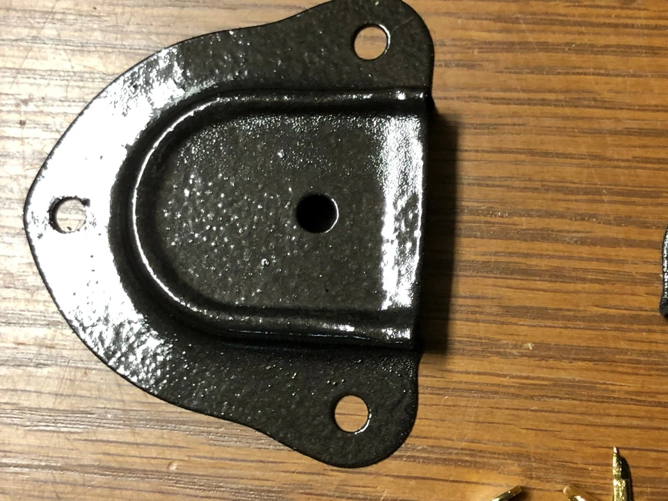 Herrajes para maletero y pecho-4 retenedores y tachuelas de cuero de sombra negra Foto 2 de 3