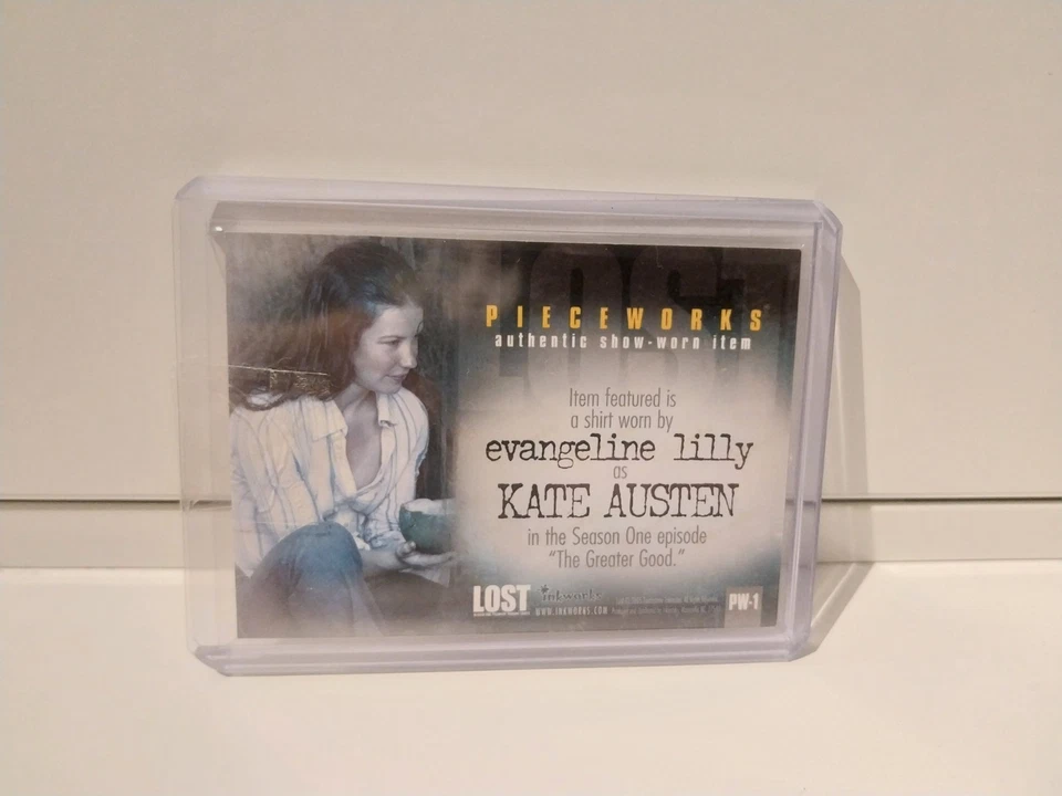 LOST SEASON ONE - PW1 - EVANGELINE LILLY ALS KATE AUSTEN KOSTÜM/PIECEWORKS KARTE - Bild 2 von 2