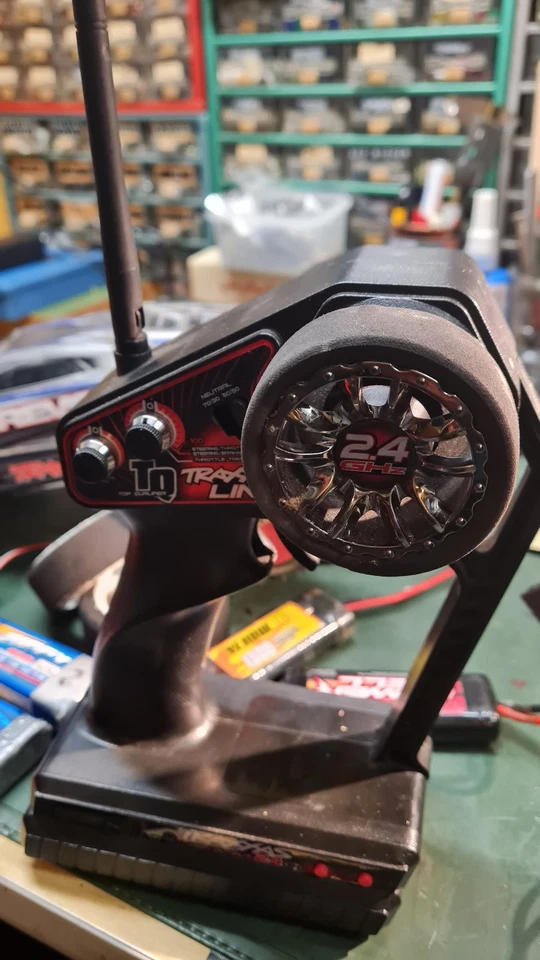 TRAXXAS E-Revo 4x4 VXL 1/16 Racing-buggy Brushless gebraucht Rennstallauflösung - Bild 3 von 4