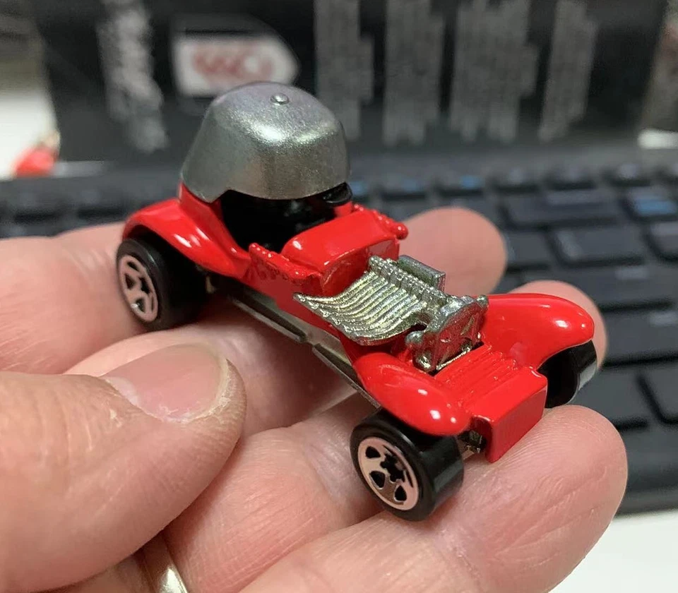 Hot Wheels Vingate 1969 Red Baron Diecast Model Car Thailand - Image 3 of 4