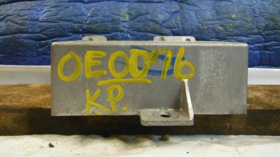 95 96 97 MAZDA 626 CHASSIS ECM AIR BAG UNDER CENTER DASH THRU 8/5/96 15338 Foto 3 de 3