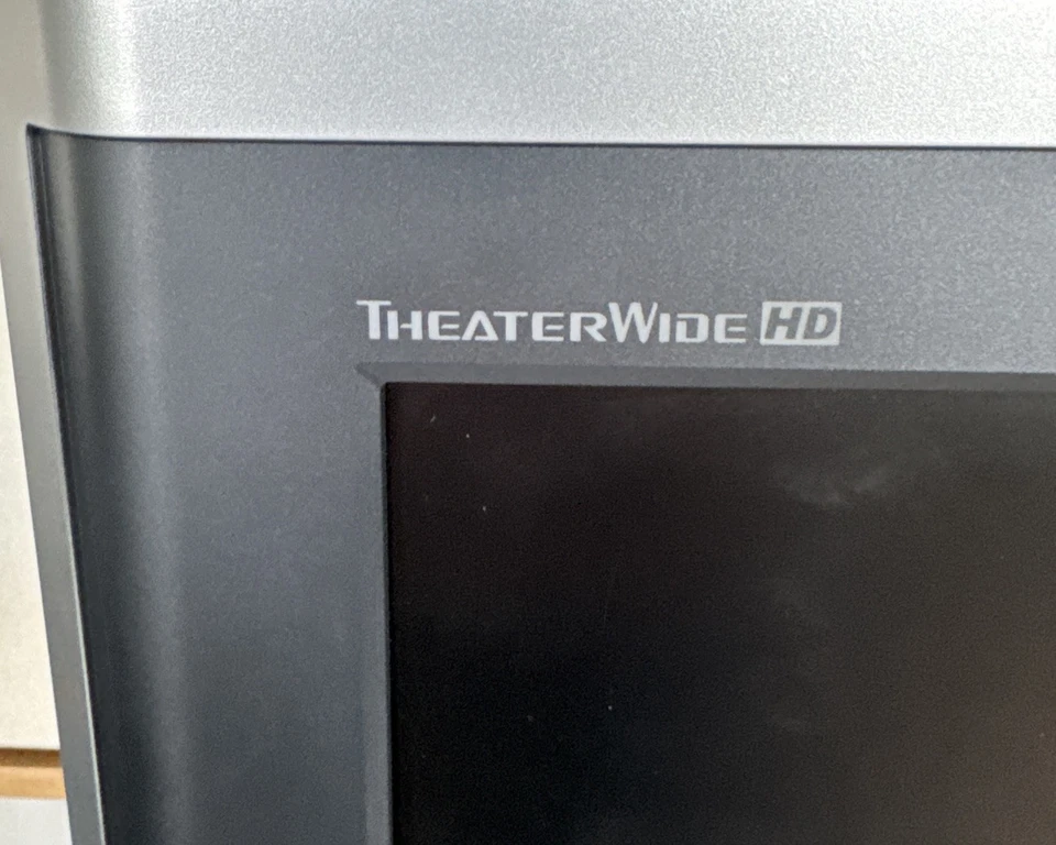 Toshiba TV DVD Gaming Combo Model 20HLV86 20” Widescreen Portable Japan 2006 - Image 4 of 4