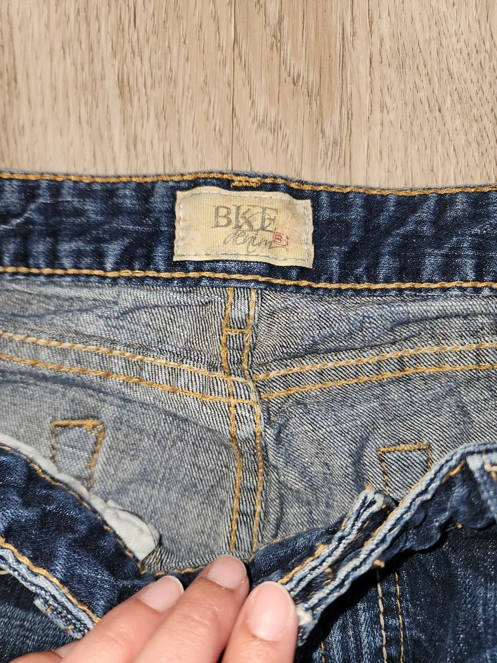 BKE Jeans Payton Capri Feminino 31 31x18 Crop Cintura Baixa Azul Lavagem Escura Fivela Denim - Imagem 3 de 4