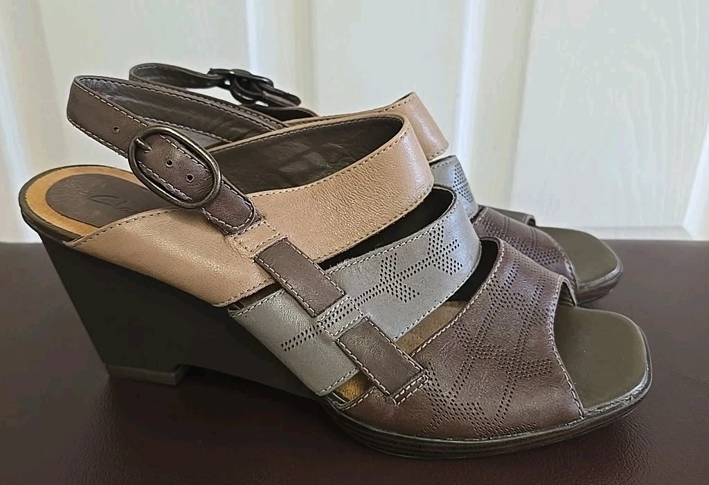 Sandali Clarks in pelle con zeppa taglia UK 7
