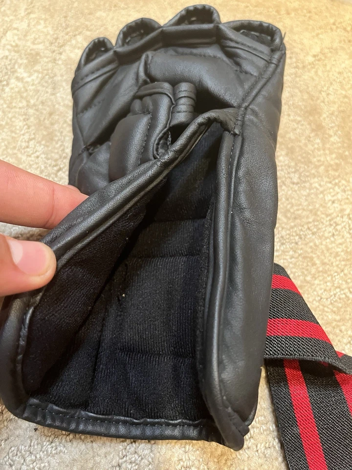 Guantes de entrenamiento de artes marciales de cuero negros para niños Foto 3 de 4