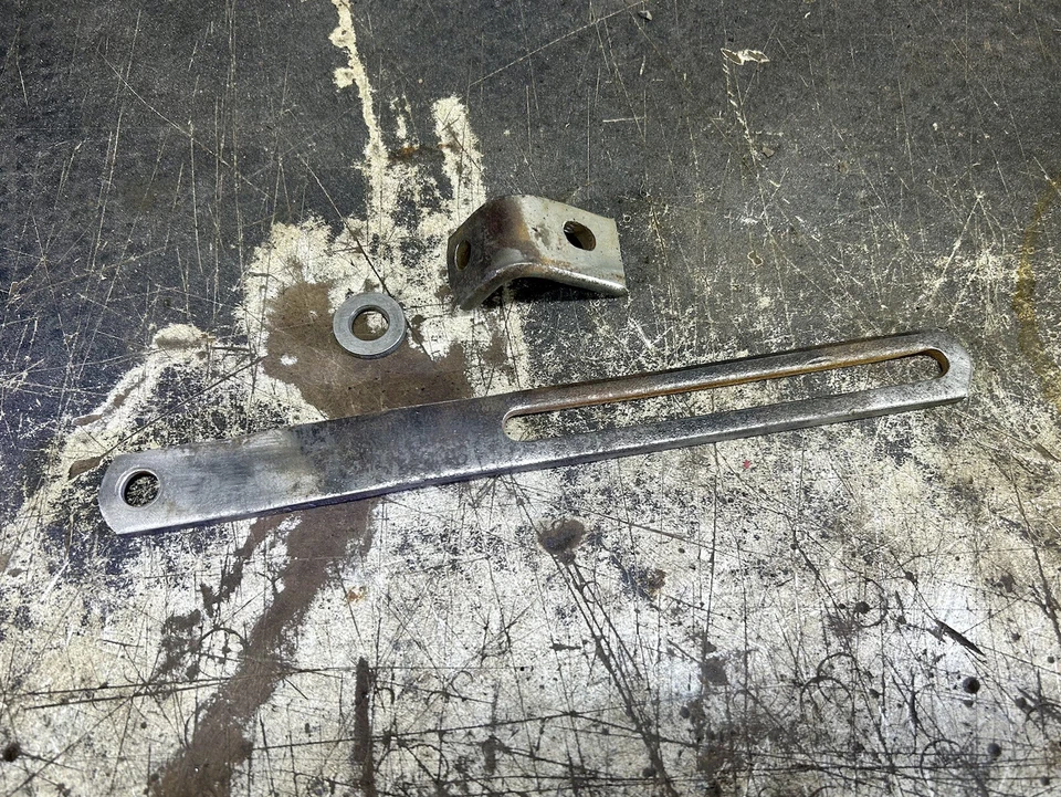 SOPORTE GENERADOR PONTIAC 1948 - 1954 con brazo de ajuste (juego usado OEM) A+ A+ A+ Foto 2 de 2