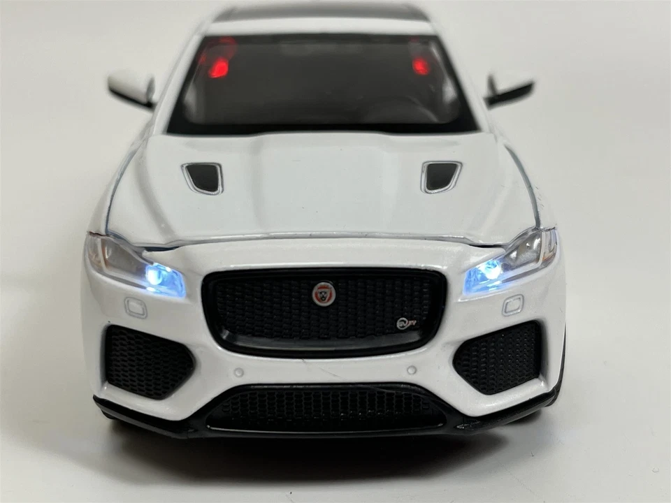 Jaguar F Pace Bianco LHD Luce E Suono 1:32 Scala Tayumo 32110019 - Immagine 2 di 4