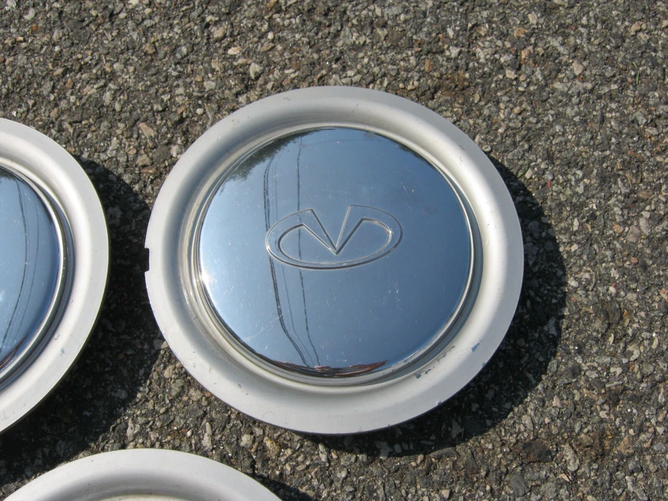 Tapacubos centrales de llantas de aleación Infiniti Q45 de 1990 a 1992 de fábrica dirección de 4 ruedas Foto 4 de 4