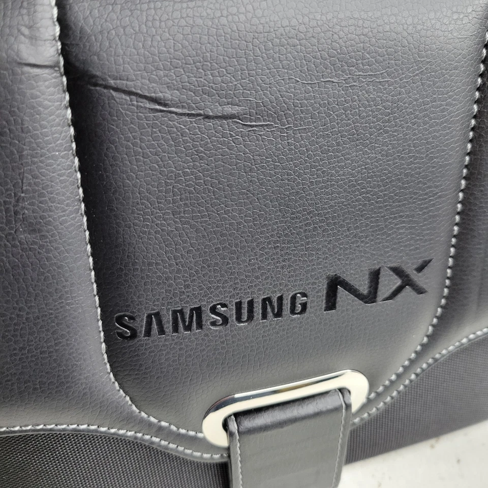 Bolsa de accesorios para cámara sin espejo Samsung serie NX - negra Foto 2 de 4