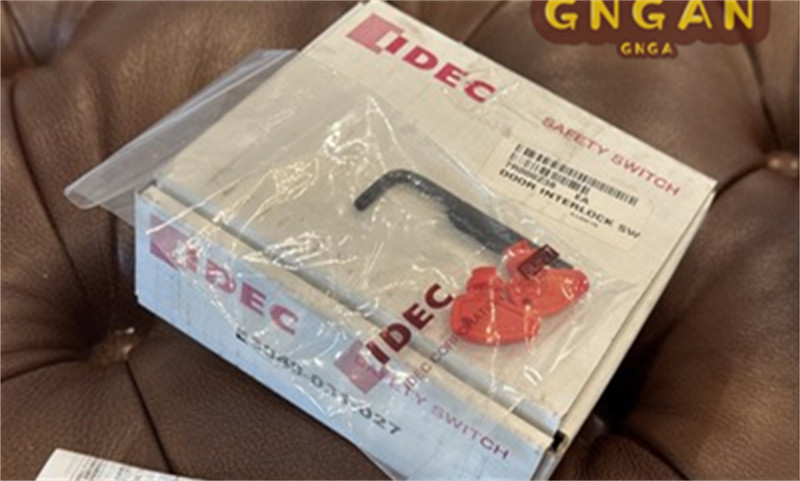 NEW IDEC HS1L-DQ4 Safety Door Lock Switch HS1L-DQ44KMSR-G US free tax  DHL