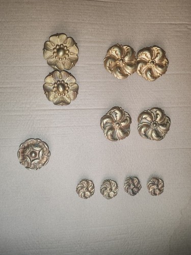 paire de 11 cache piton cache crochet pour tableau laiton forme fleur 1920's