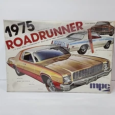 Vintage 1975 MPC 1:25 Scale MISB Plymouth Roadrunner 3 Version Model Kit 1-7525