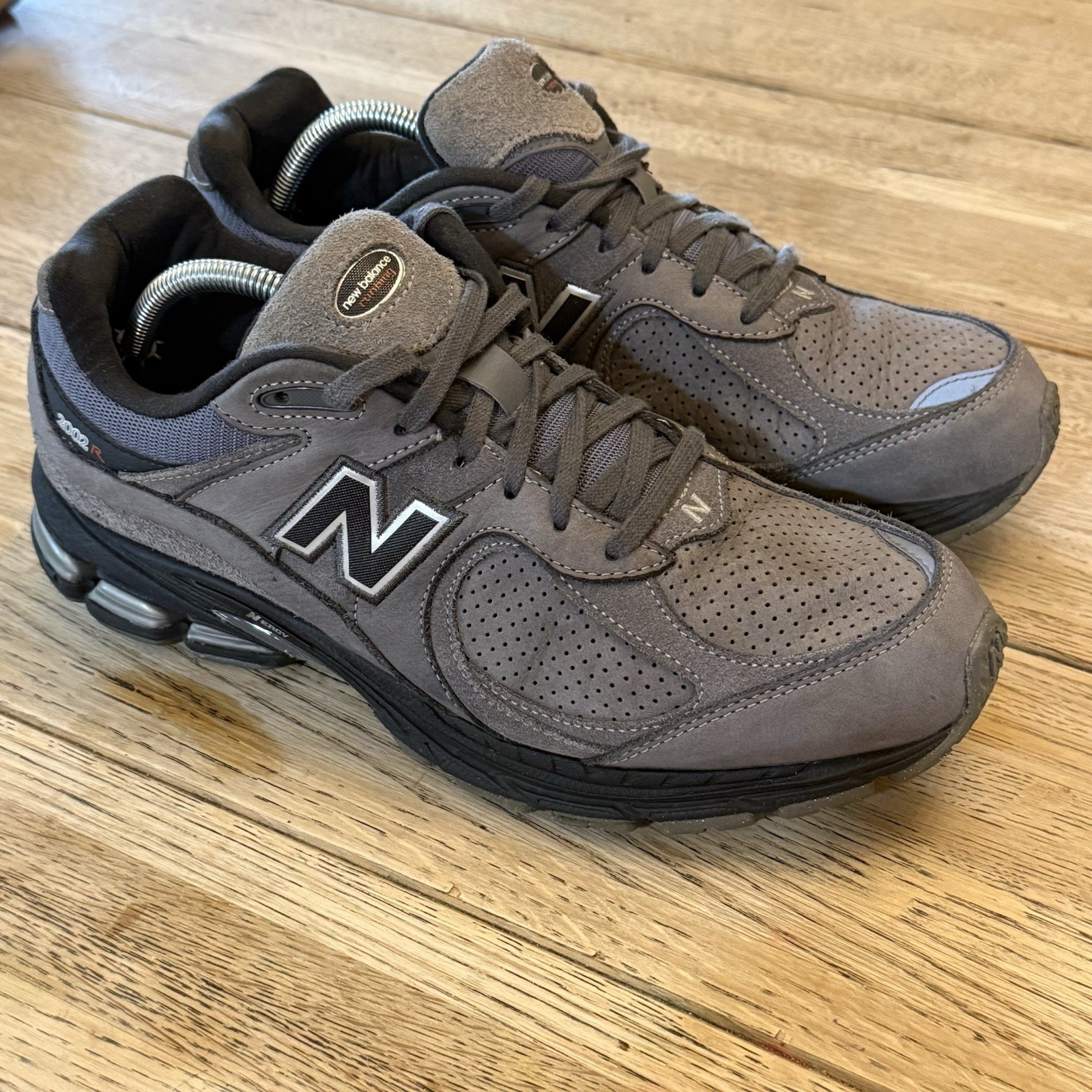 New Balance 2002R  MENS 11.5 Womens 13 Castlerock Black Grey Magnet M2002REH image 2