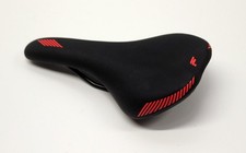Focus MTB Sattel Schwarz mit rot Logo 270 mm x 140 mm 320 Gramm NEU