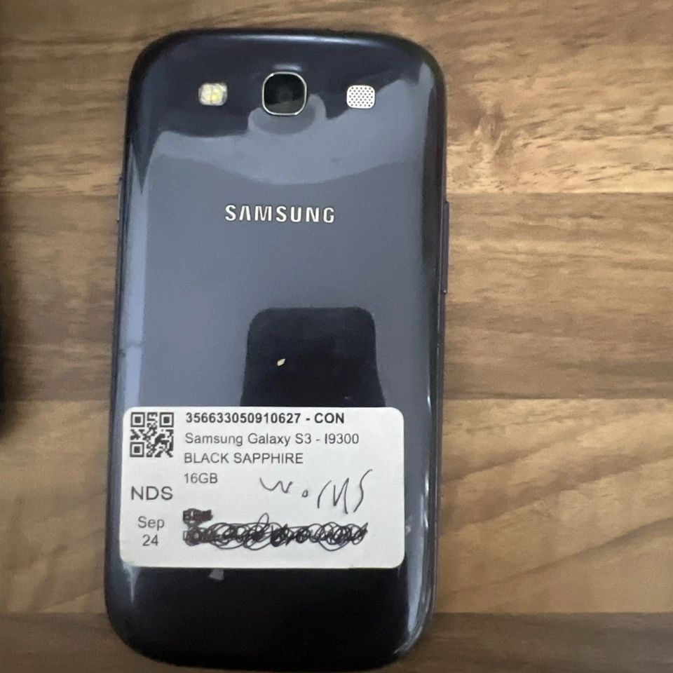 Samsung Galaxy S III S3 16GB Marble White Unlocked Average Condition Grade C 141, photo 4 of 5