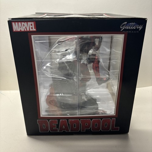 Marvel Diamond Select Gallery DEADPOOL PVC Diorama, Rare 2020 Walmart Exclusive - Picture 4 of 7