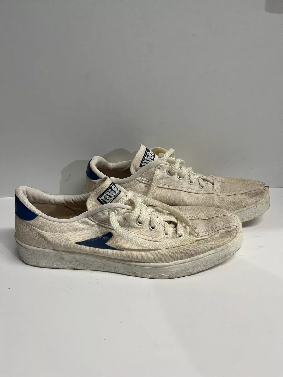 White canvas tennis shoes top