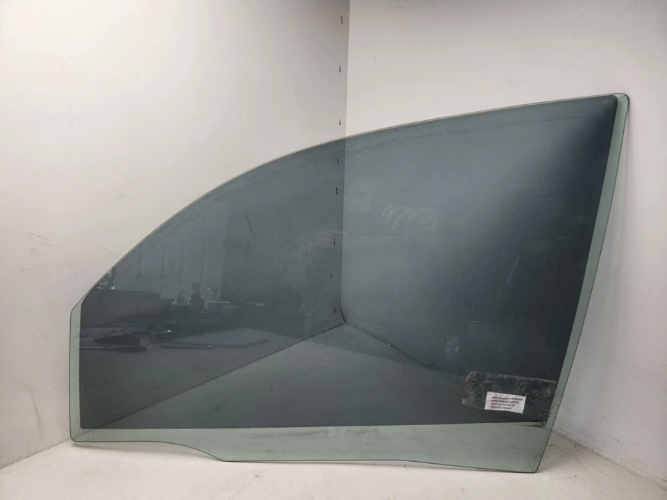2001-2010 Chrysler PT Cruiser LH Driver Front Window Glass 43R-004584 OEM  - Image 3 of 4