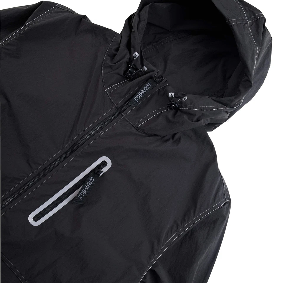 Chaqueta de nailon cepillado Gramicci x And Wander carbón Foto 3 de 4