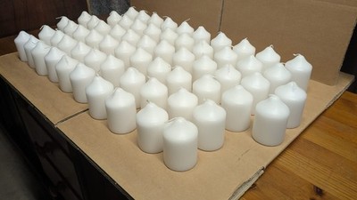 Neu 64 weiße 75mm x 50mm Stumpenkerzen UE261125C