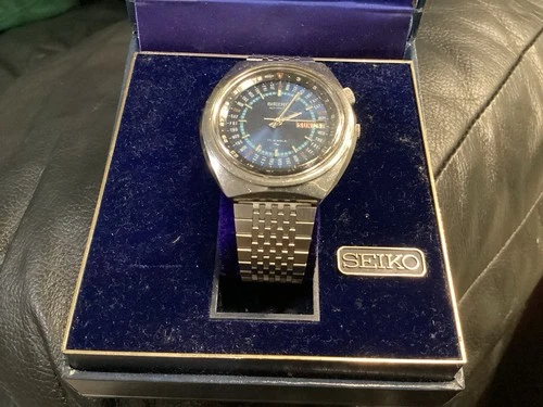 Mens Vintage Seiko Calendar Automatic Day Date 7006-6039 Keeps Time.