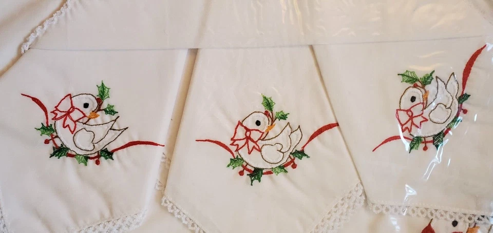 Vintage Christmas Linen Placemat & Napkin Set of 4 Embroidered Bird w/Holly NEW - Image 2 of 2
