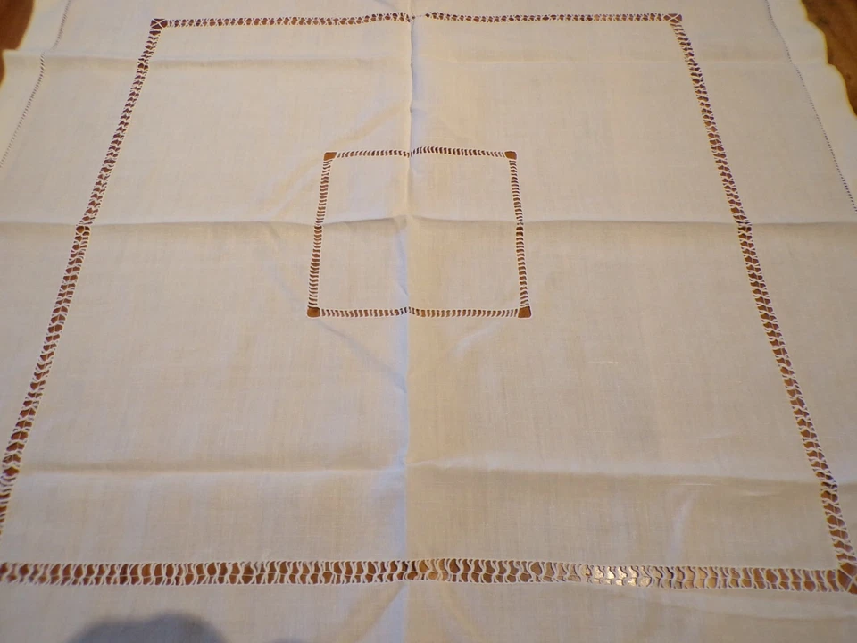 Linge ancien 1 Napperon Centre de table lin blanc broderies de jours - Photo 2/3
