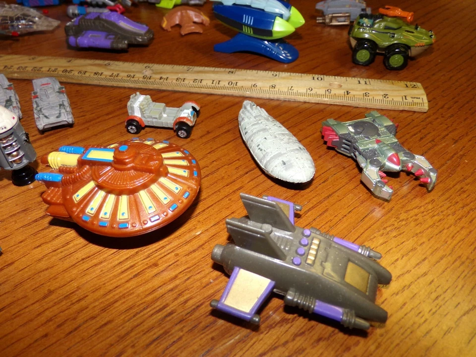 LOTE VINTAGE DE 23 MICRO MÁQUINAS DA DÉCADA DE 1990, LGTI, STAR WARS E MUITO MAIS, VEJA FOTOS! - Imagem 4 de 4