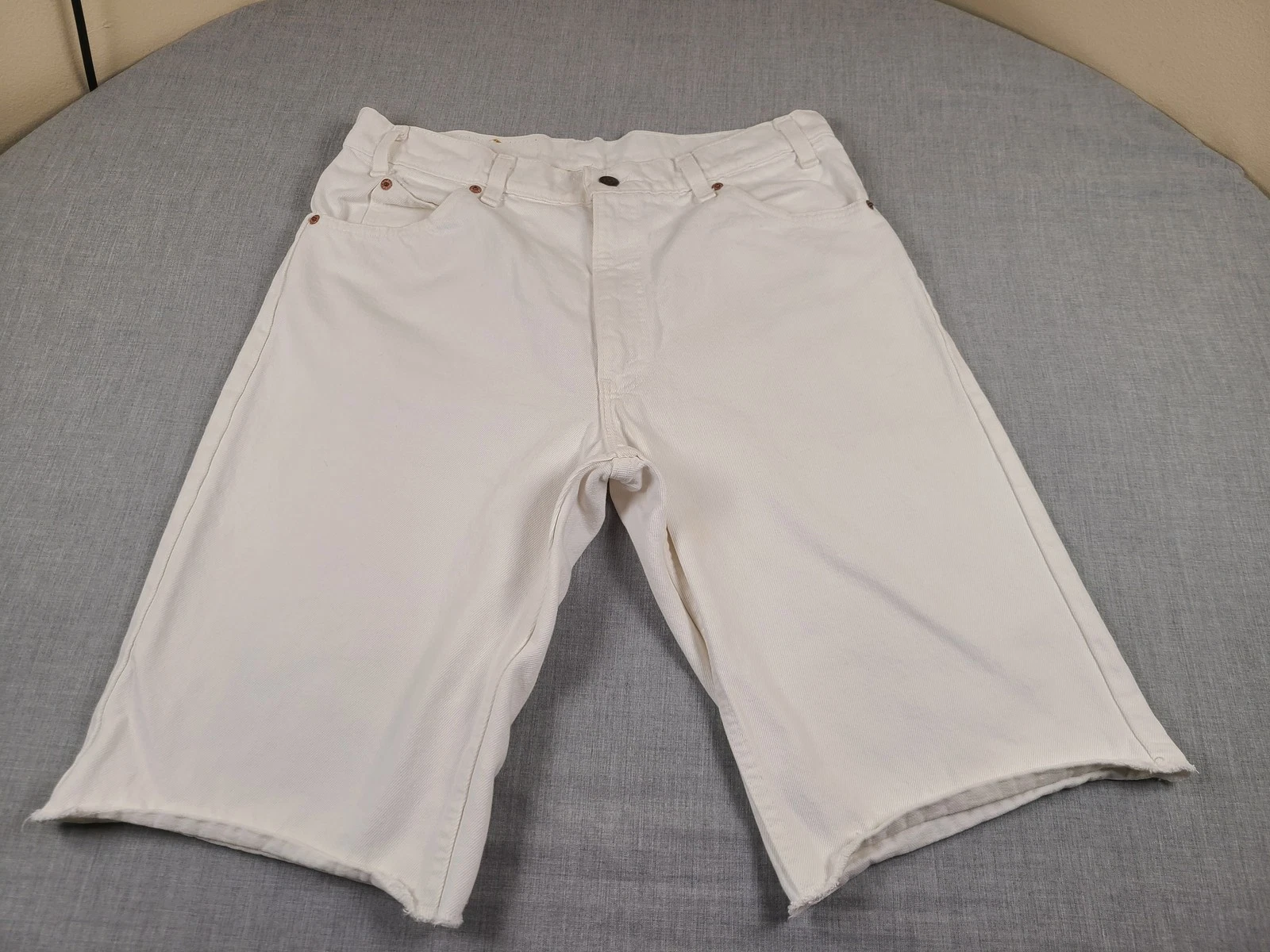 Vintage 1981 Levis 550 Shorts Mens 34 White Denim Orange Tab Red Bat Tag USA