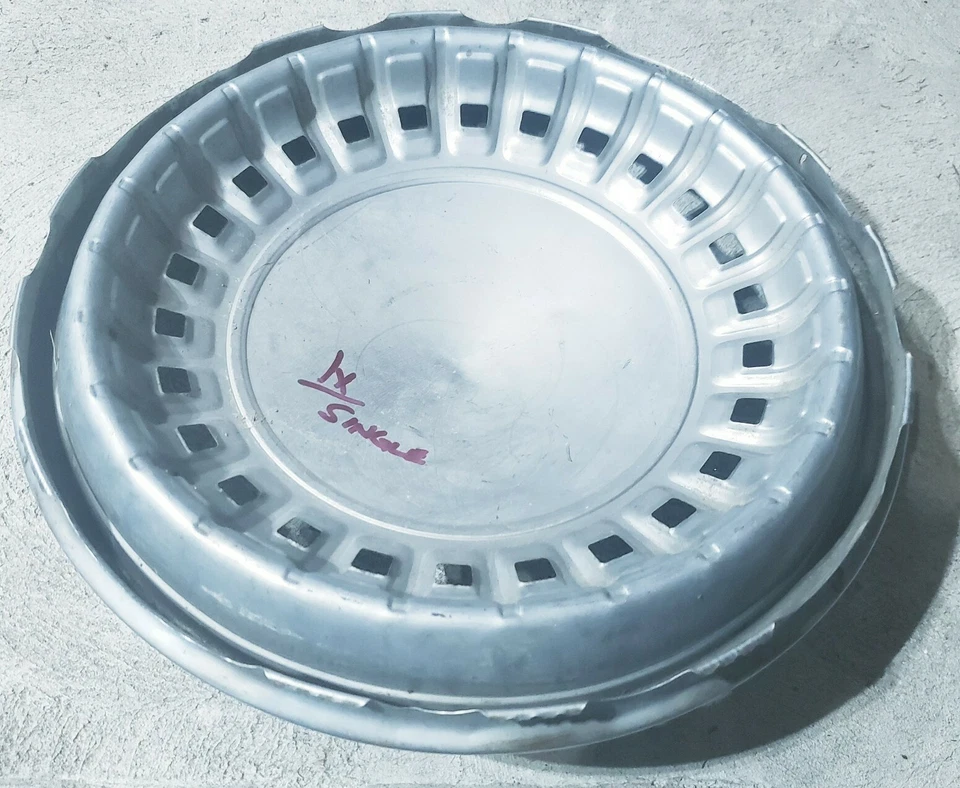 1x Cubierta de rueda tapacubos vintage OEM 1970 Chrysler 1971 Plymouth Fury Satellite 15" Foto 3 de 3