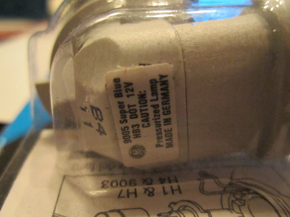 PAIR of NEW GE super blue headlight bulbs lamps (2) 9005 9005SB HB3 white light - Image 3 of 3