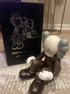 Kaws Seeing/Watching Open Edition braune Figur - groß - brandneu mit Box