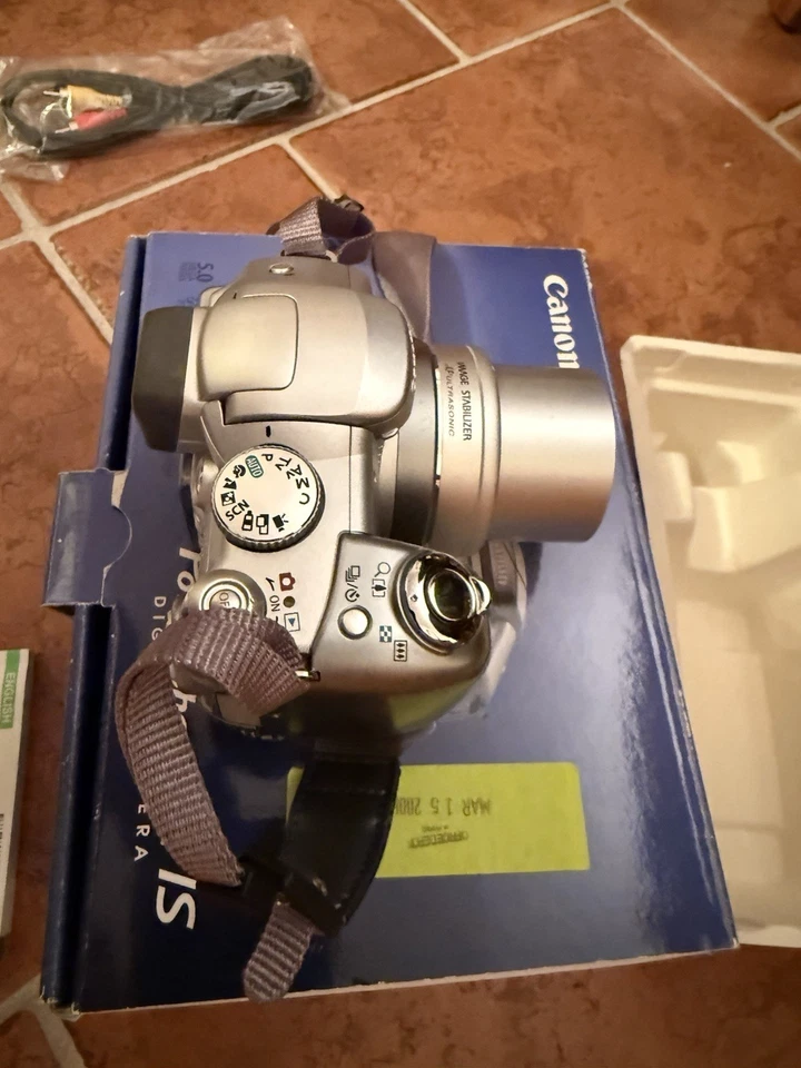 Canon PowerShot S2 IS 5.0MP Digital Camera - Silver Box Manuals CD Cables 1 GB - Image 2 of 4