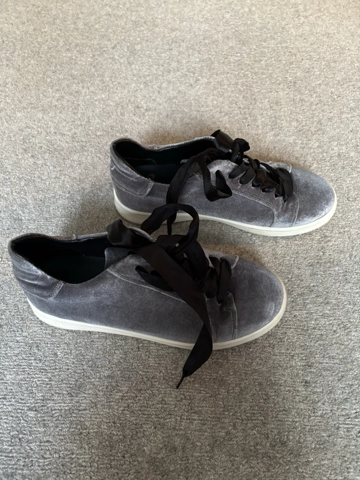 Women’s size 8 Sam Edelman gray velvet sneakers with black ribbon laces - Image 3 of 4