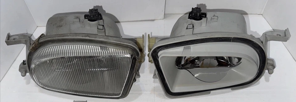 OEM Mercedes-Benz CLK320 W208 Fog Lights Left & Right Pair 2000–2002 Tested Read - Image 4 of 4