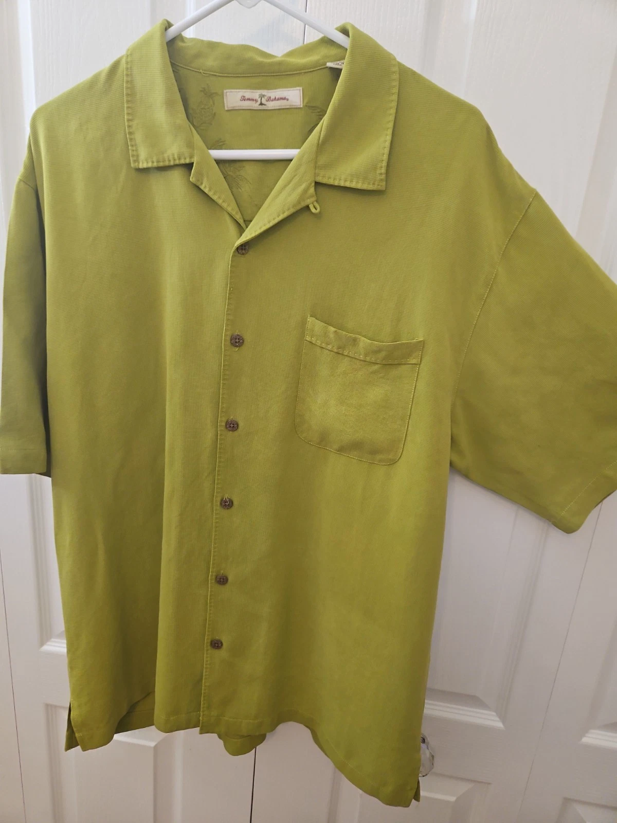 Tommy Bahama Men Large 100% Silk Shirt Green Camp Shirt Front Pocket