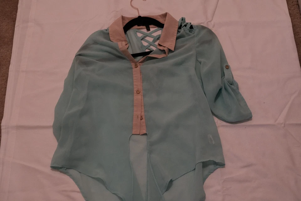 Ladies Shear Top/Blouse (Heart & soul ) Small - Image 2 of 4