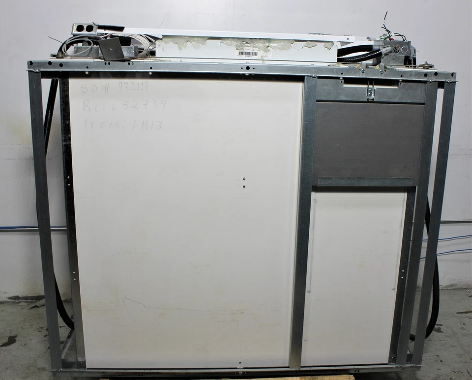 Hamilton SafeAire II Fume Hood 60in Flush Sill, 3 Gas Valves, 2 AC (3344981) - Image 4 of 4