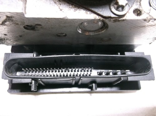 09-10 SUBARU FORESTER/AUTO/ A.B.S/ ANTI-LOCK BRAKE PUMP/ MODULE/ ACTUATOR - Picture 4 of 4
