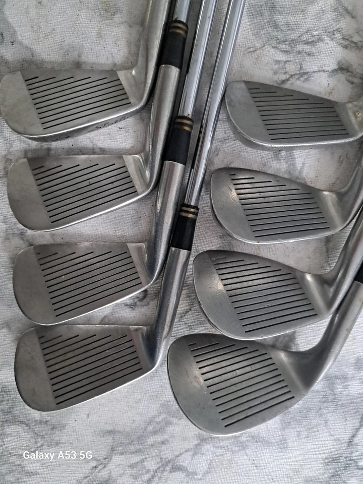 SUPERB SET OF MENS SLOTLINE DOMINATOR GOLF IRONS, RIGHT HANDED, 3-8 PLUS PW & SW - Image 3 of 4