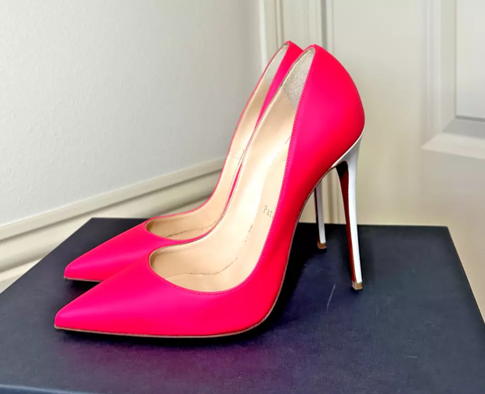 CHRISTIAN LOUBOUTIN: Hot Chick pumps in patent leather - Fuchsia