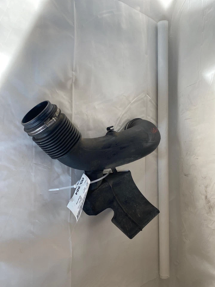 Трубка воздухозаборника впускного шланга двигателя 2005 BMW X5 с резонатором изготовитель оборудования - Изображение 4 из 4